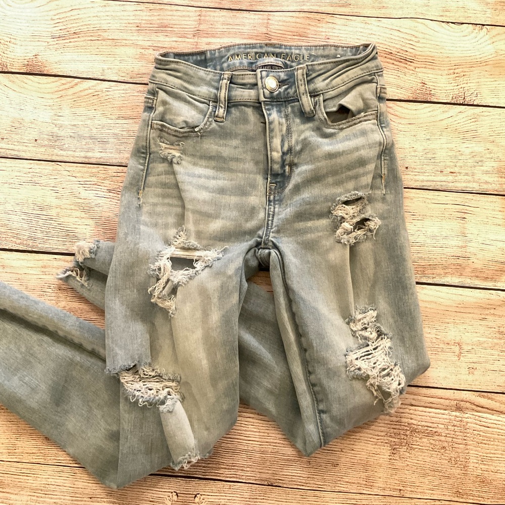American Eagle distressed jegging